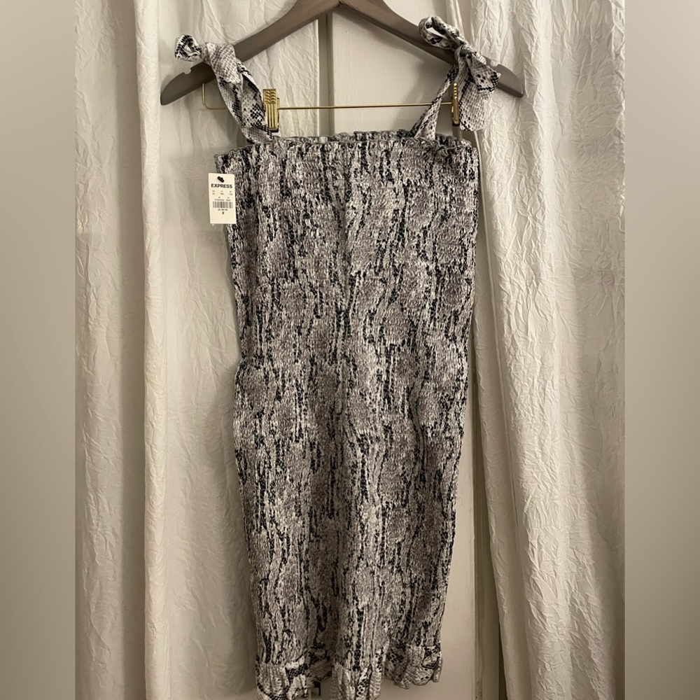 Express snakeskin print bodycon dress Size: Medium